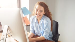 为了吸引用户，停止以第一人称写作